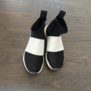 Balmain Sneakers size 7 super comfy